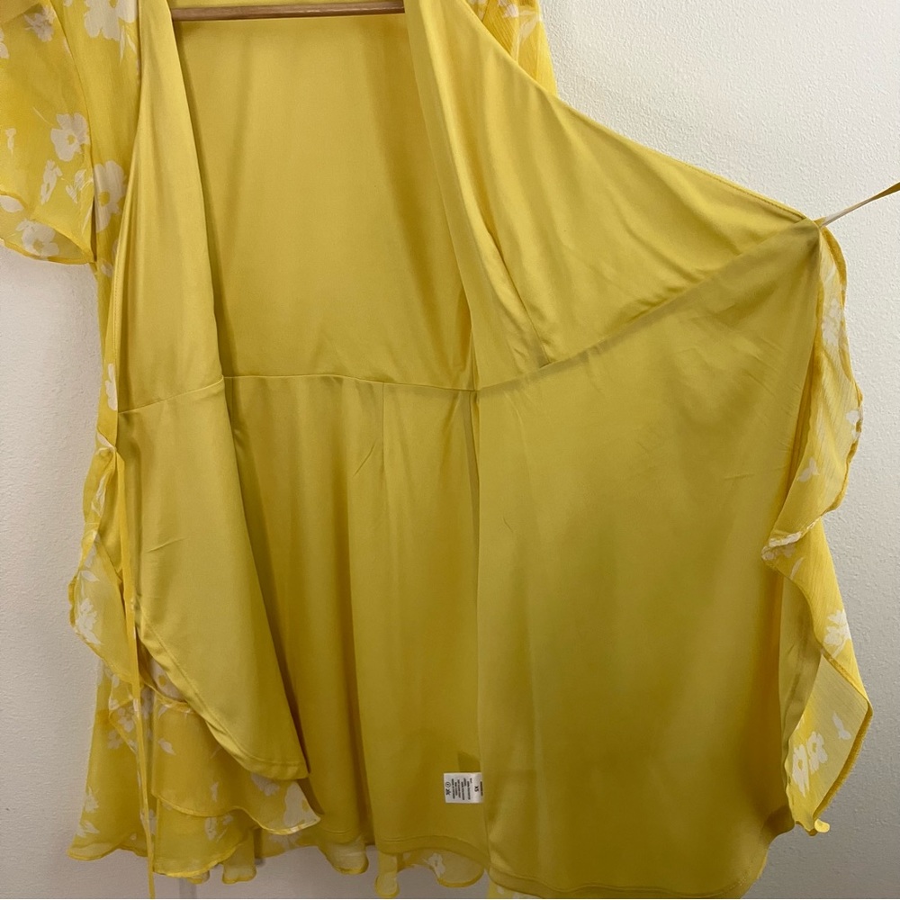 🔴 Floral Ruffled Wrap Dress - Picture 8 of 13